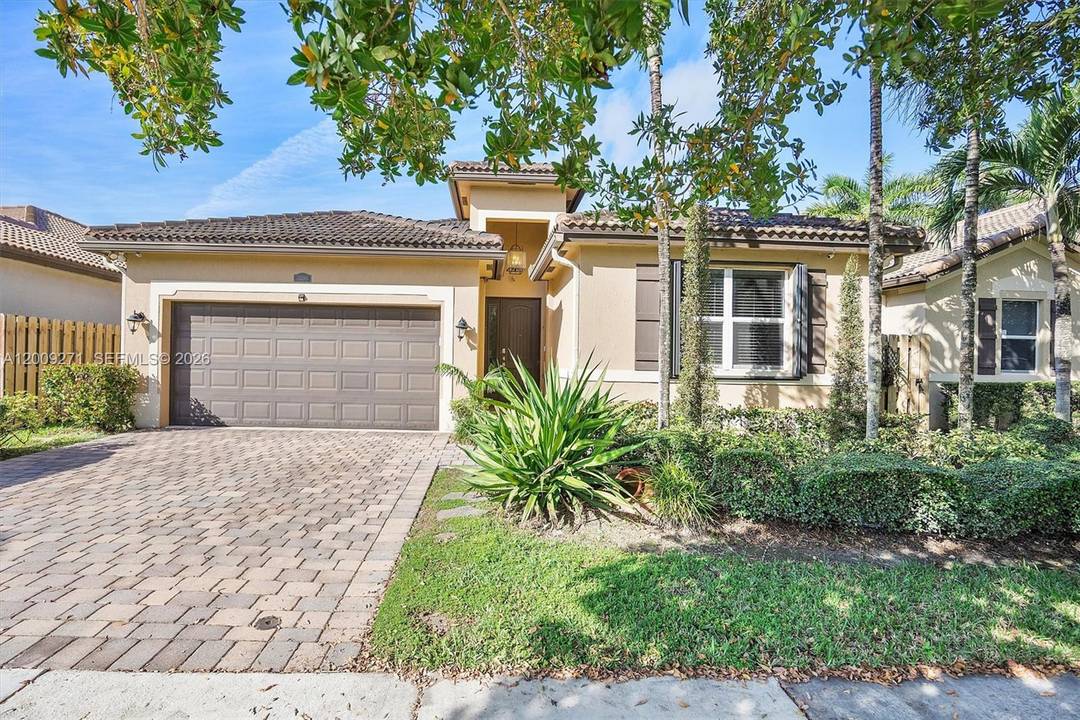 Move in ready ! Very low HOA !