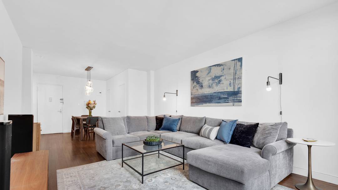 Welcome to Residence 2D at The Mark Twain an exceptionally large, fully renovated one bedroom home nestled in the iconic Greenwich Village.