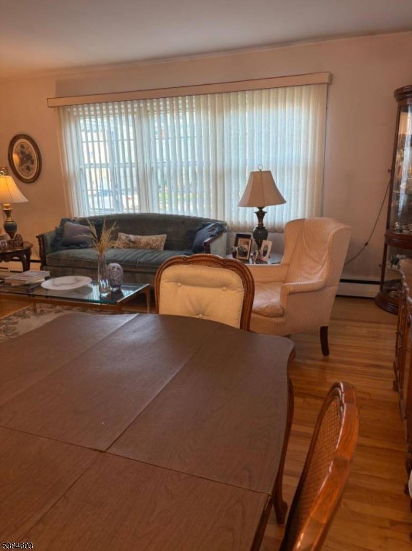 WOW ! IMPECCABLE SPLIT LEVEL HOME SITUATED IN THE HEART OF ELMORA AREA.