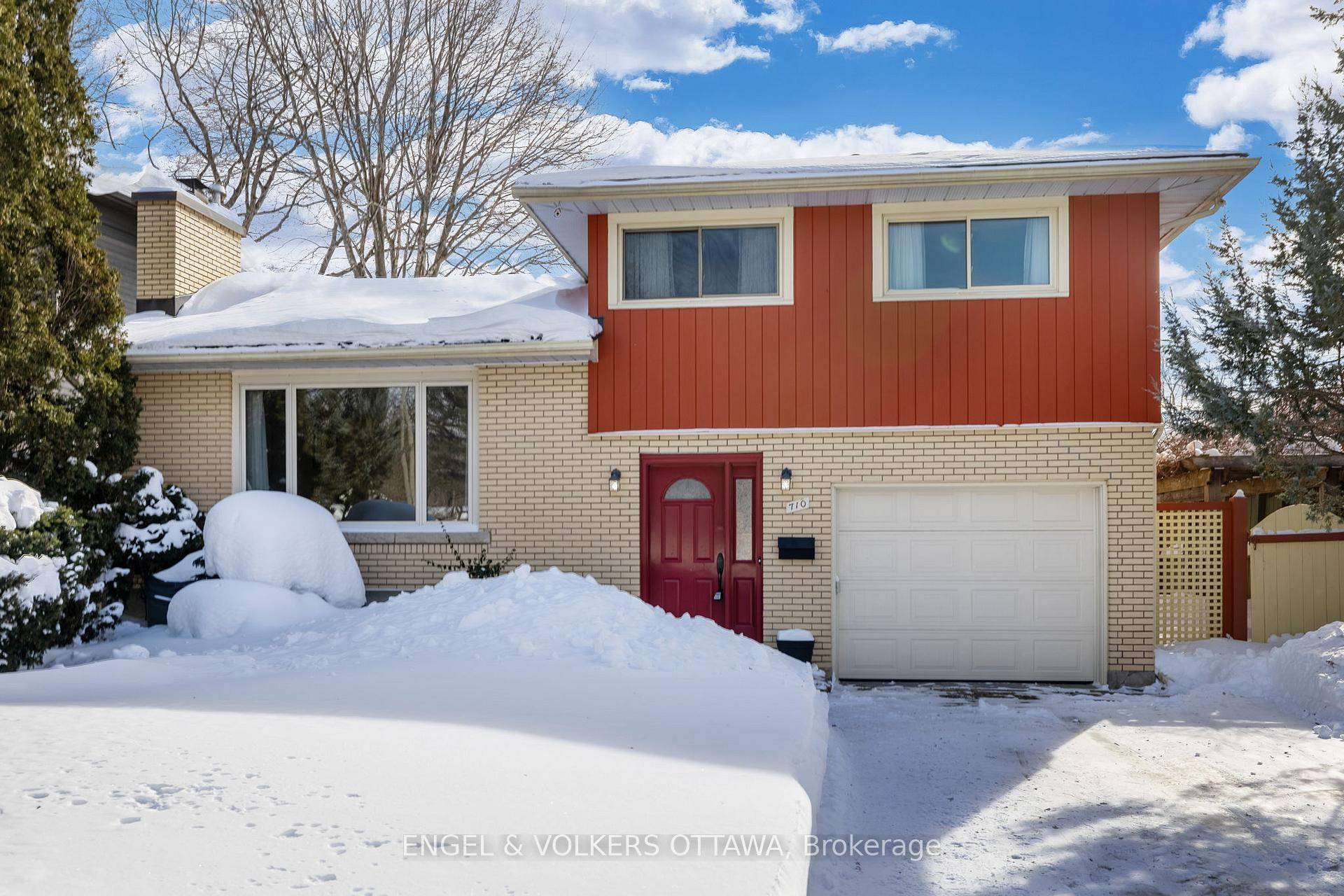Welcome to 710 Sherbourne Road situated in beautiful McKeller Park and located across from Tilbury Park.
