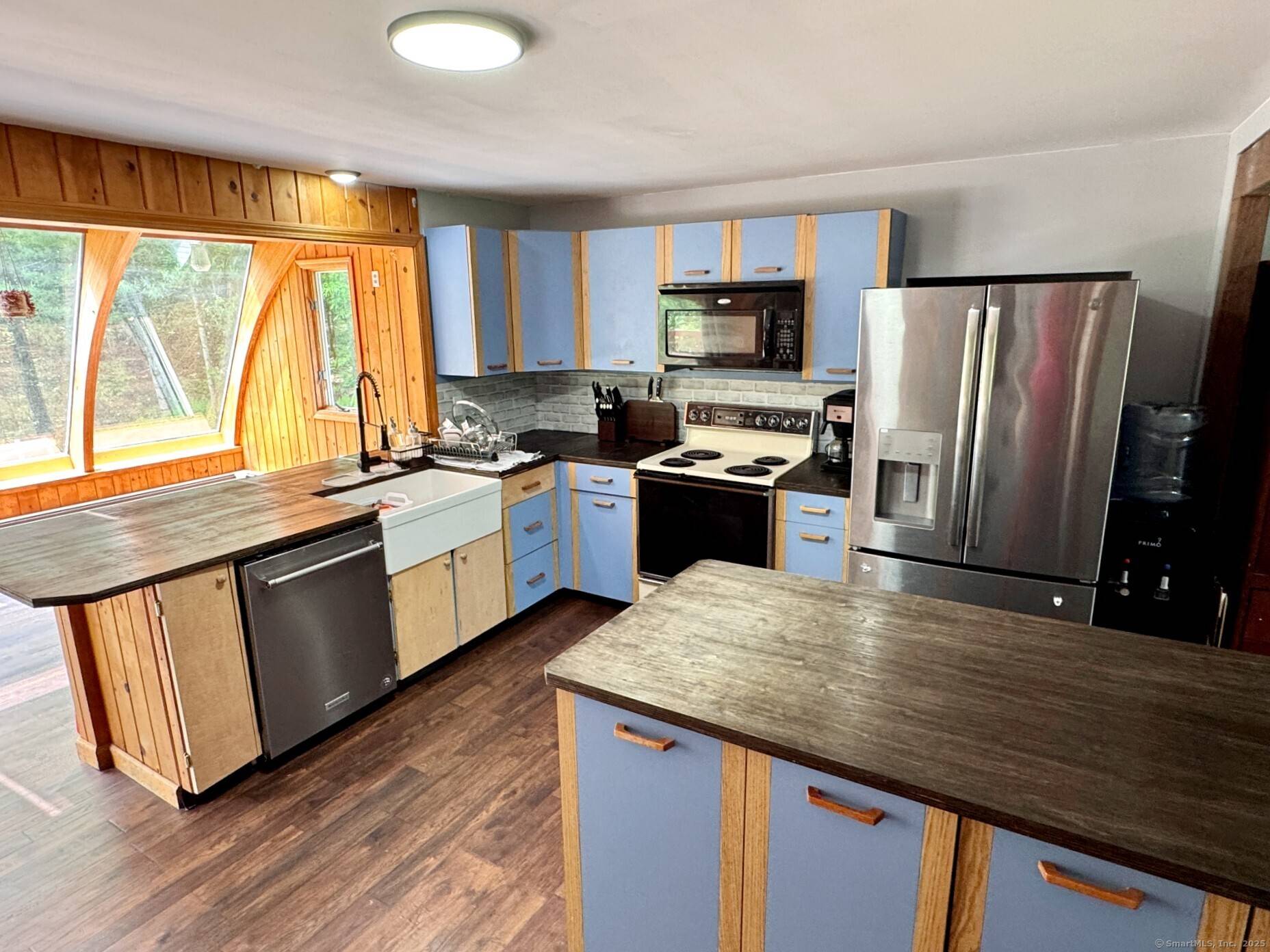 Enjoy the country life in this spacious 4 bedroom, 2.