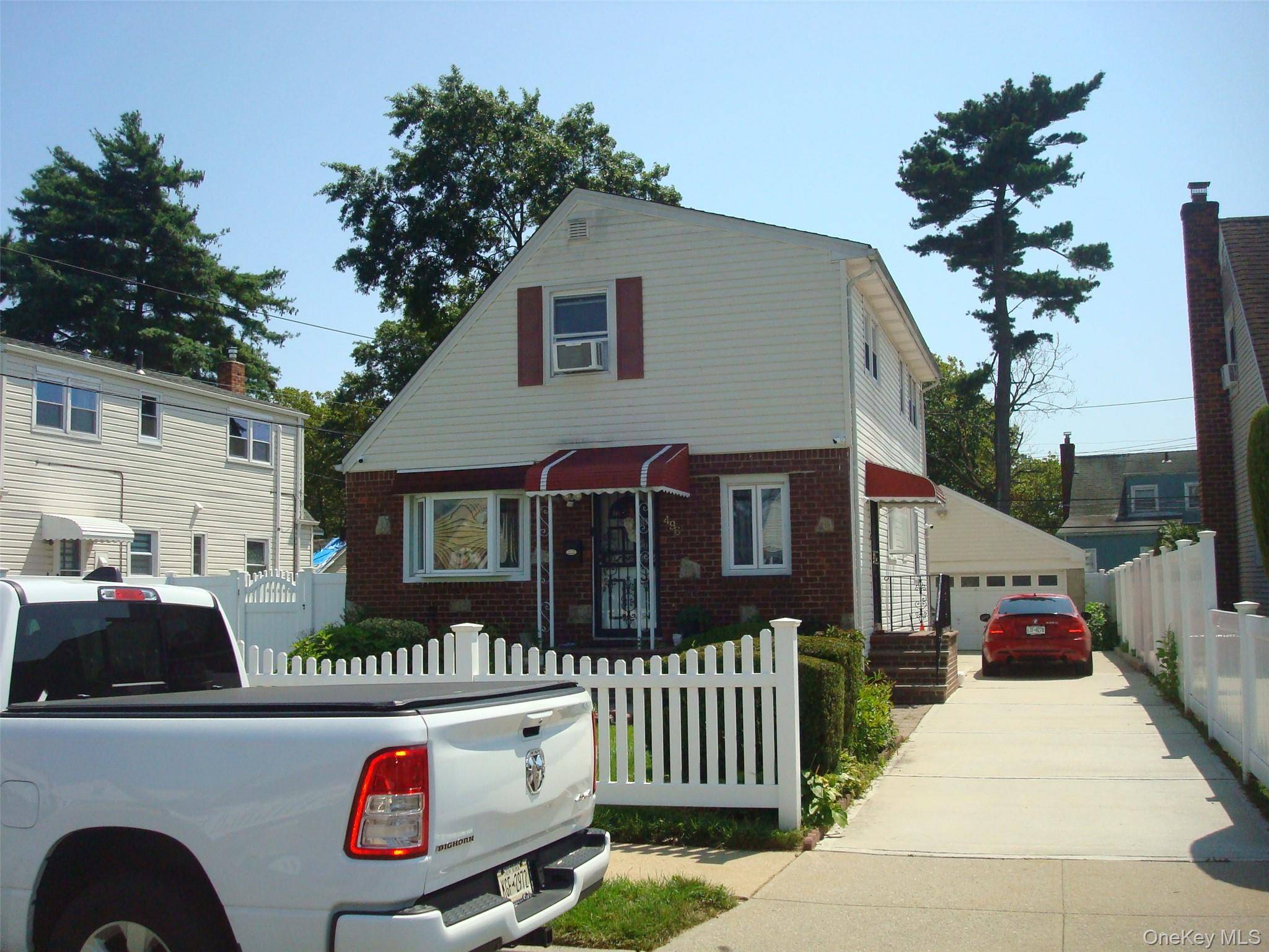 NICE AND EXTREEMELY SPACIOUS FOUR BEDROOM 2 BATH APARTMENT READY TO GO.