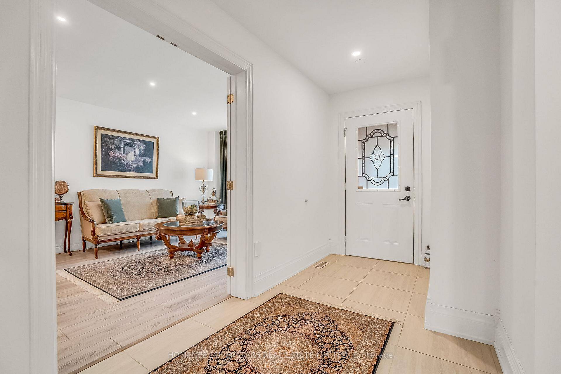 Well Kept, Bright, 4 Bdrm Detach home with A Practical Layout, 2 Bdrm Walk Out Basement, Family Oriented, quiet, Desirable Aurora Heights, Close to Top Schools and Hiking Trails, Access ...