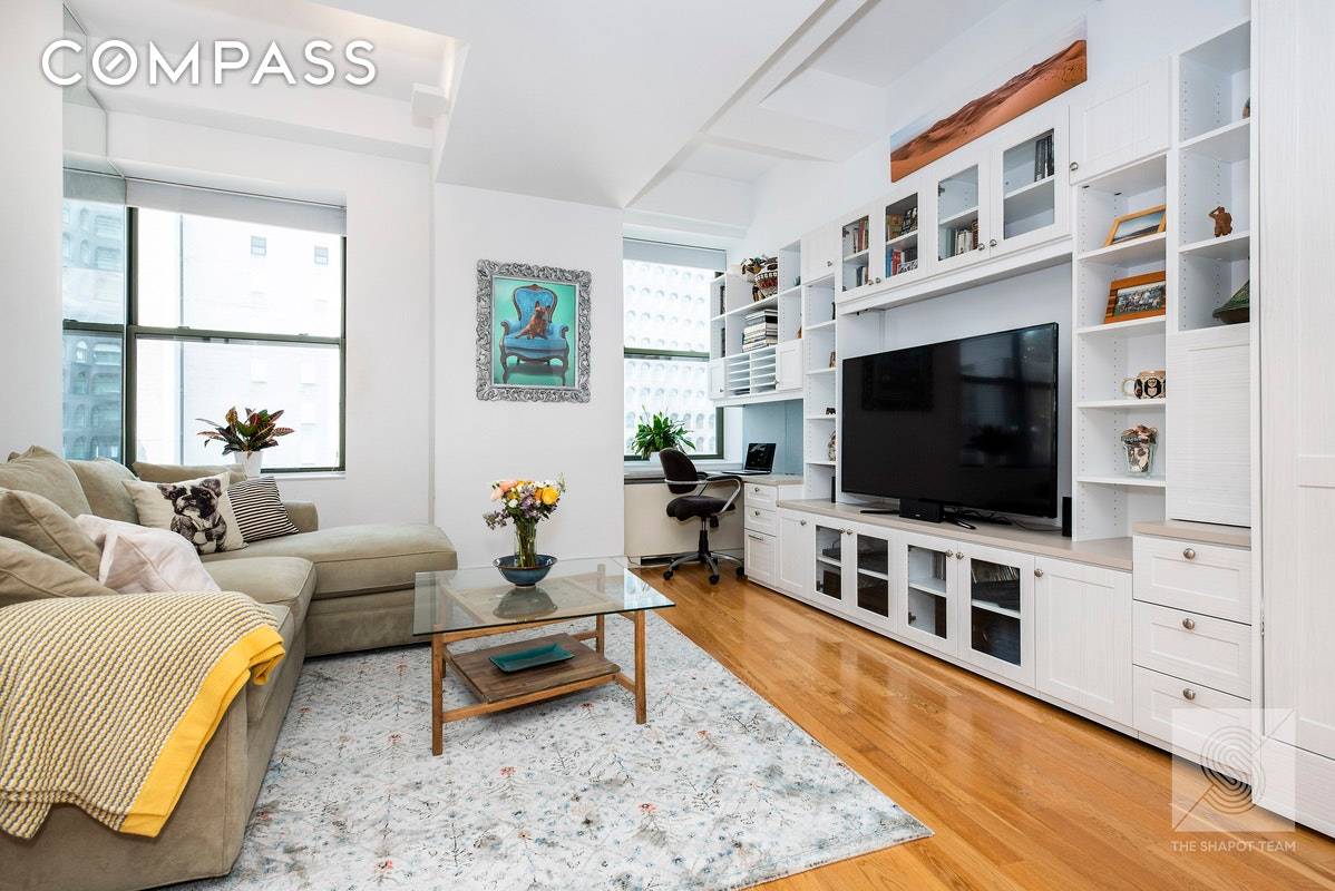 Strikingly spacious and delightfully distinct, 99 John Deco Lofts offers a gracious collection of modern loft condominiums, with 122 unique floor plans located in the heart of the Financial District.