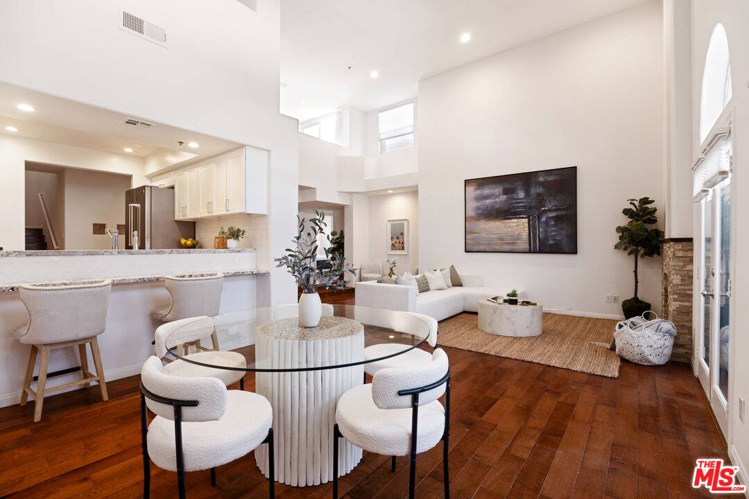 12011   Goshen Ave 3.0 Brentwood LA