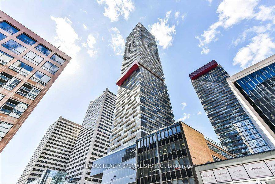 Beautiful One Bedroom, Popular Condo, Steps to Subway, Shopping, Centre Across the Street.