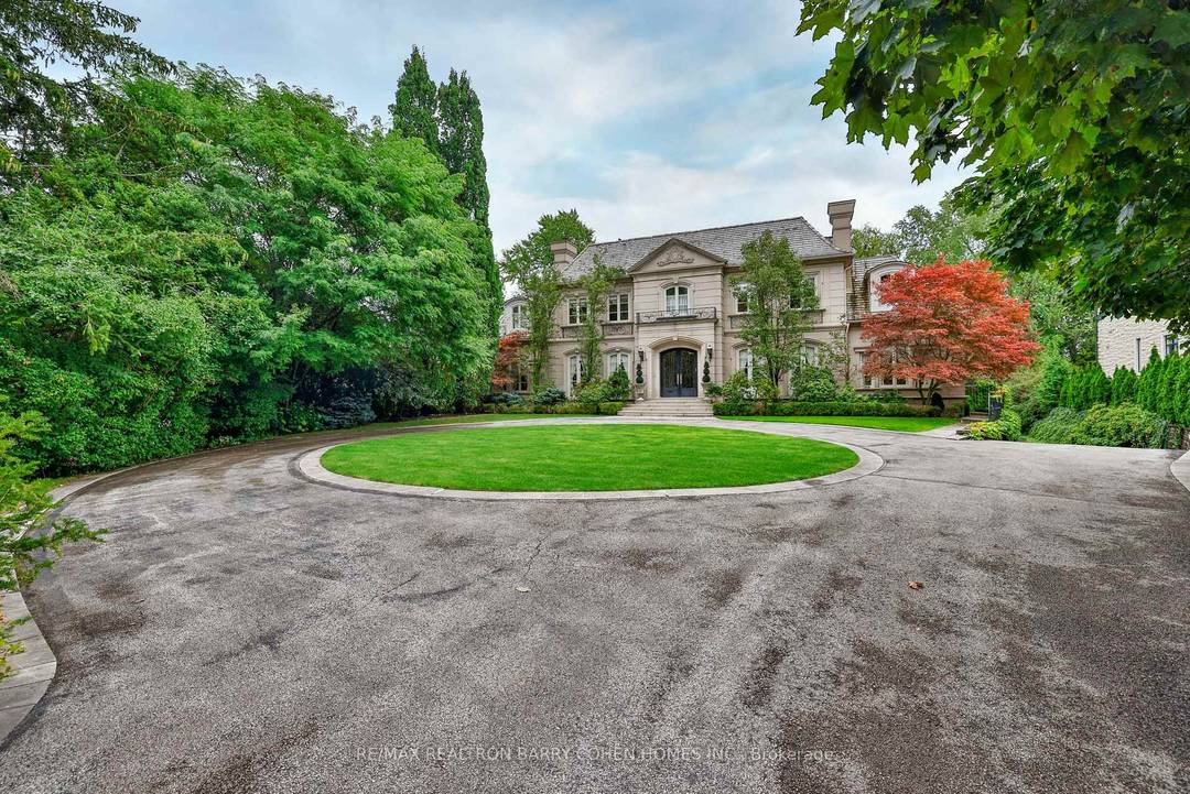 Bayview Ridge Custom Residence On 3 4 Acre W Southern Exposure amp ; Circular Drive.