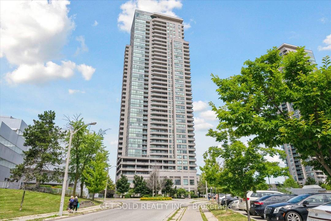 Welcome to this beautiful 1 bedroom Solarium, and 1 bathroom condo located in the heart of Scarborough.