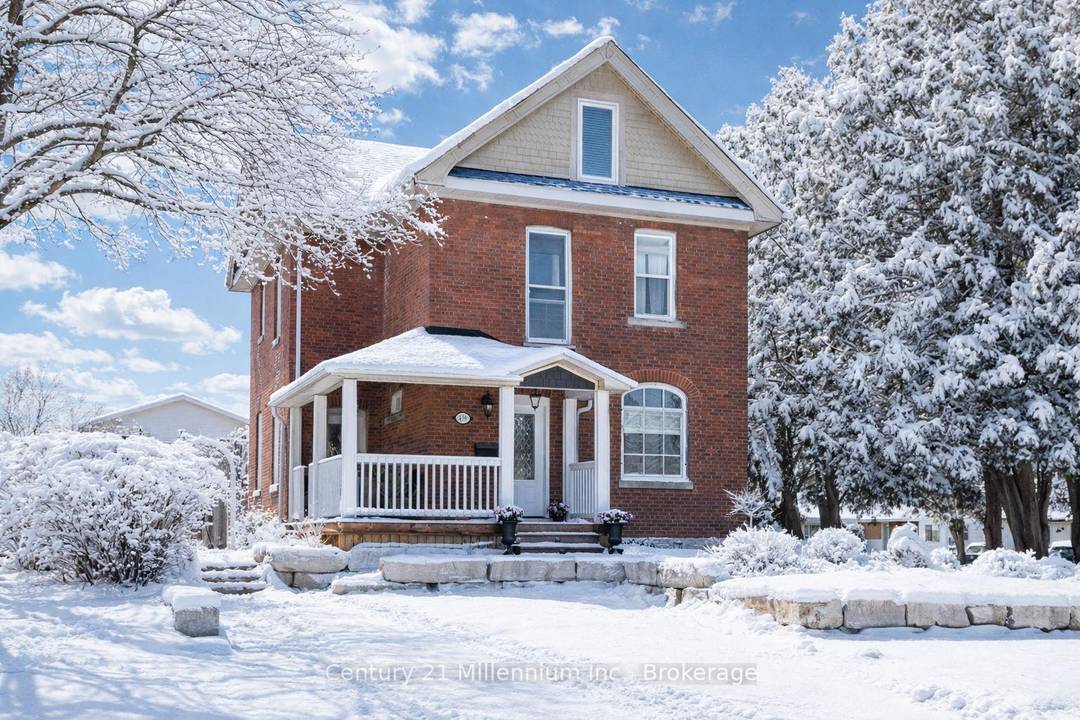 Charming Brick Home on Coveted Tree street in Downtown Collingwood !