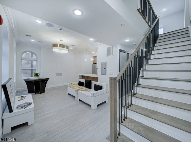 Welcome to 133 Clifton Place !