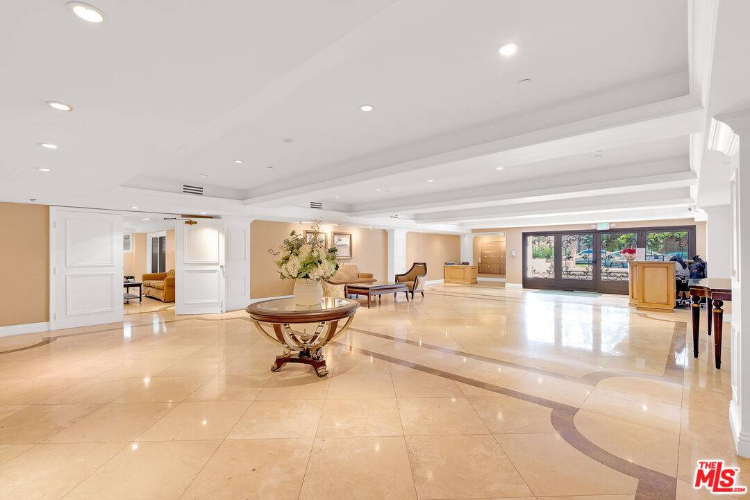 321  N Oakhurst Dr 2BR Beverly Hills Post Office | B.H.P.O. La