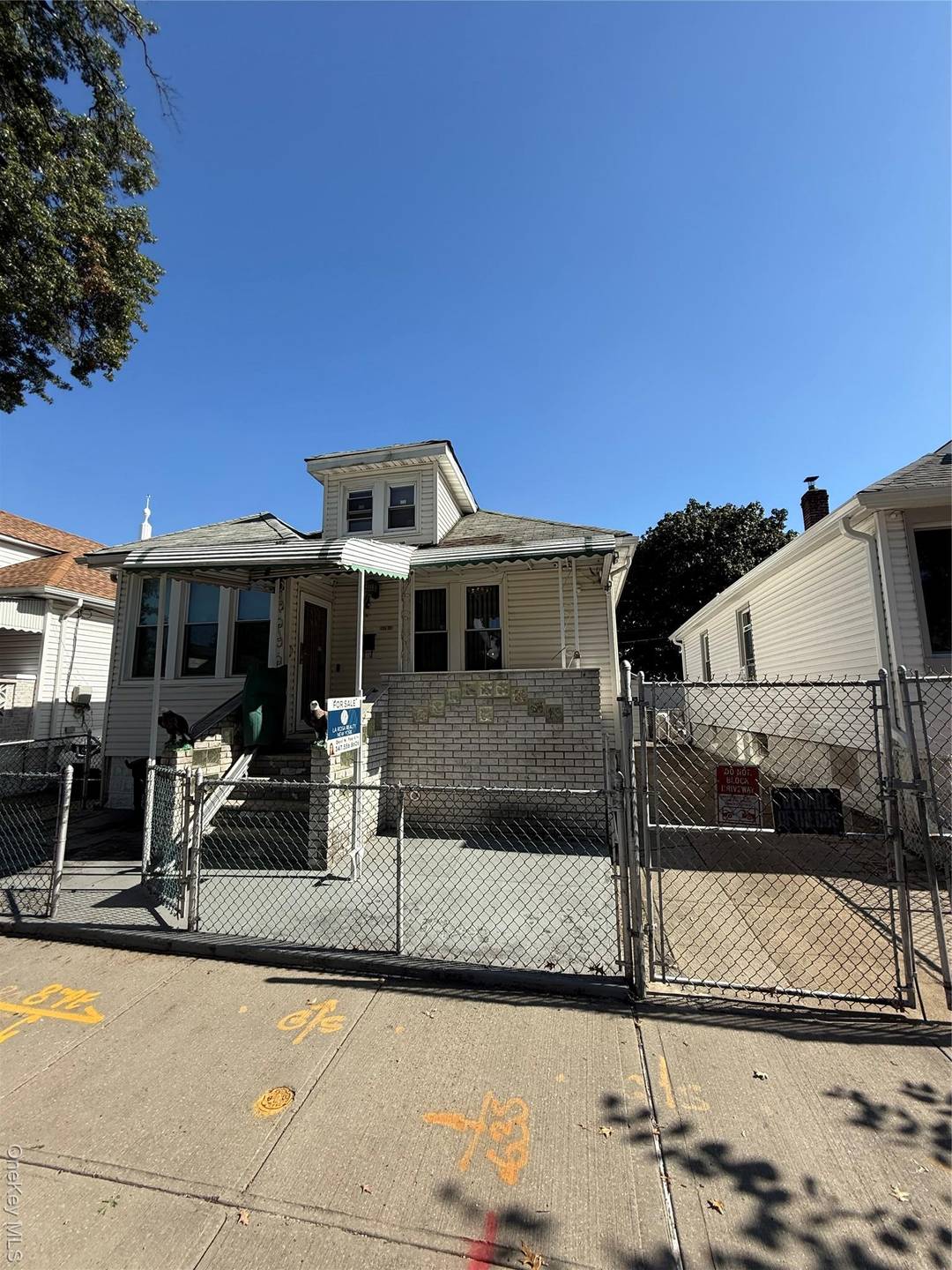 Welcome to this ranch style single family home.