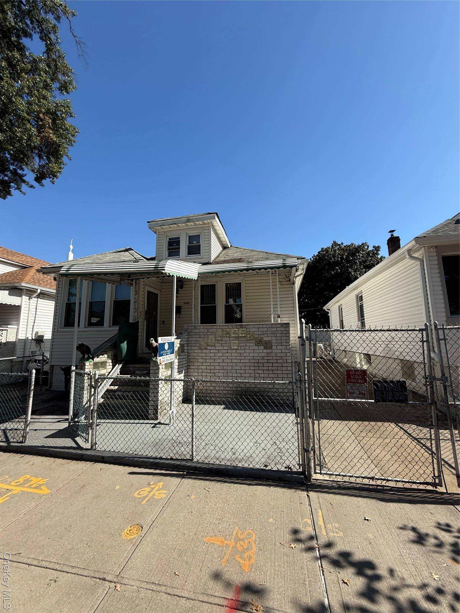 Welcome to this ranch style single family home.