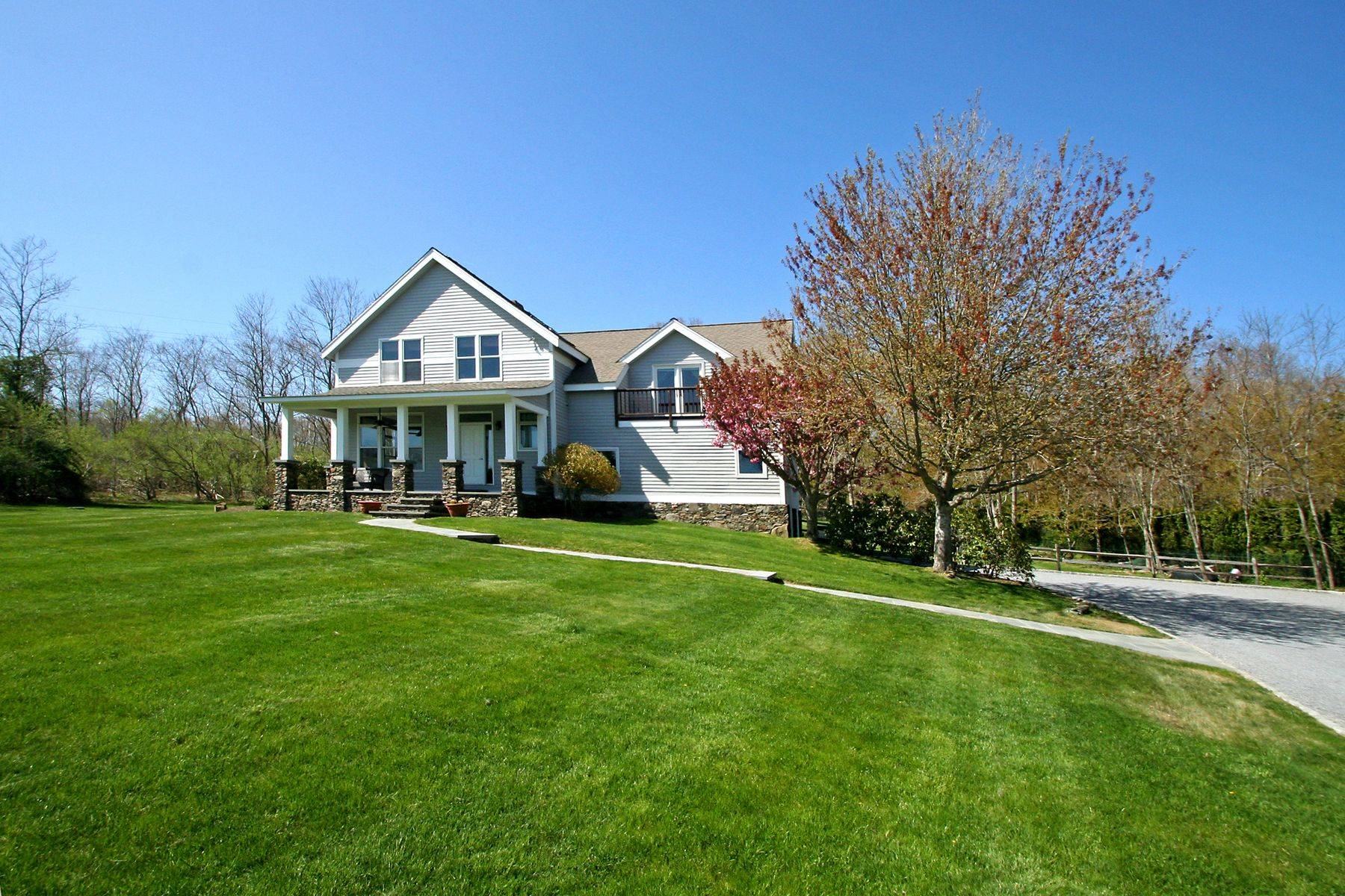 Post Modern With 5 Bedrooms and Pool in Water Mill