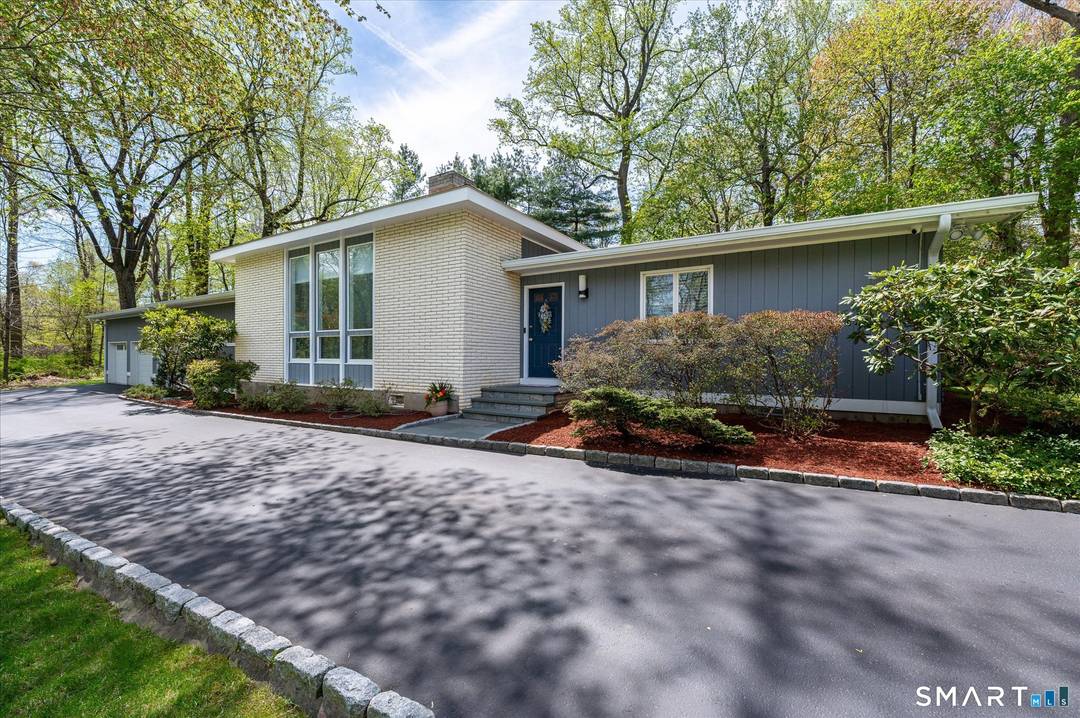 Tucked away at the end of a peaceful cul de sac in one of Lower North Stamford's most sought after neighborhoods, this beautifully updated contemporary ranch offers the perfect blend ...