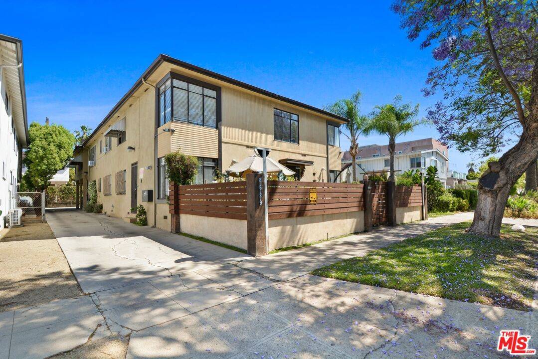 8529 Cashio St 9BR Beverlywood La