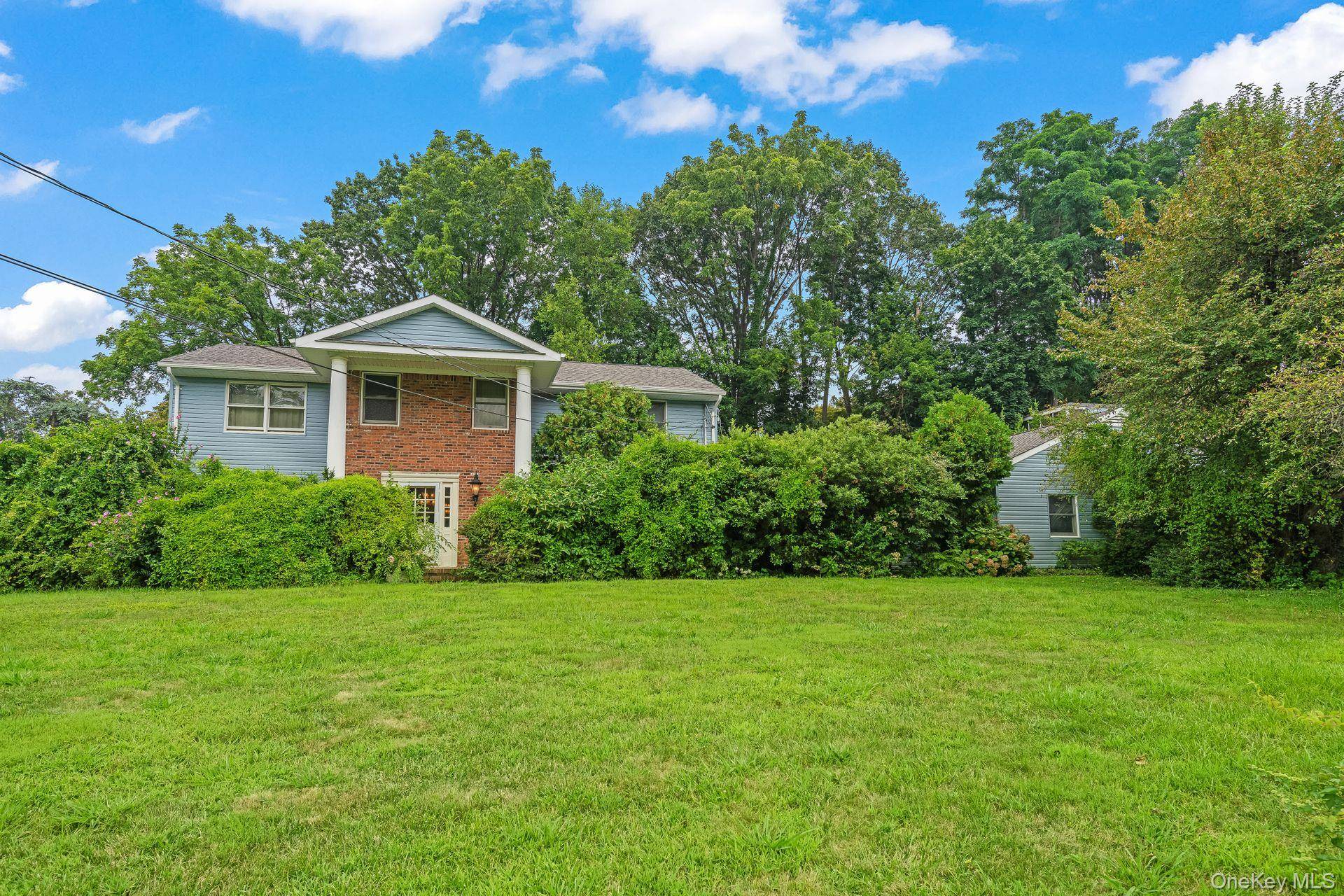 Welcome to 13 Whitney Circle, a stately 5 bedroom Colonial nestled in Glen Cove s prestigious and historic estate area.