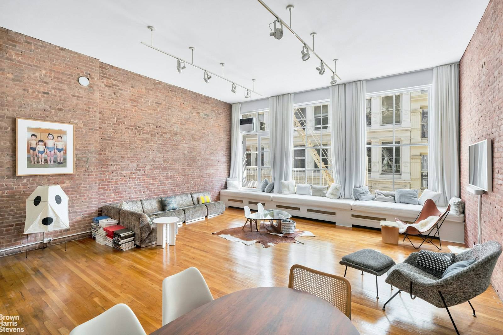 Loft 3 at 125 Greene Street is a full floor, private keyed elevator home in a well maintained Boutique Coop on one of SoHo's most desired streets.