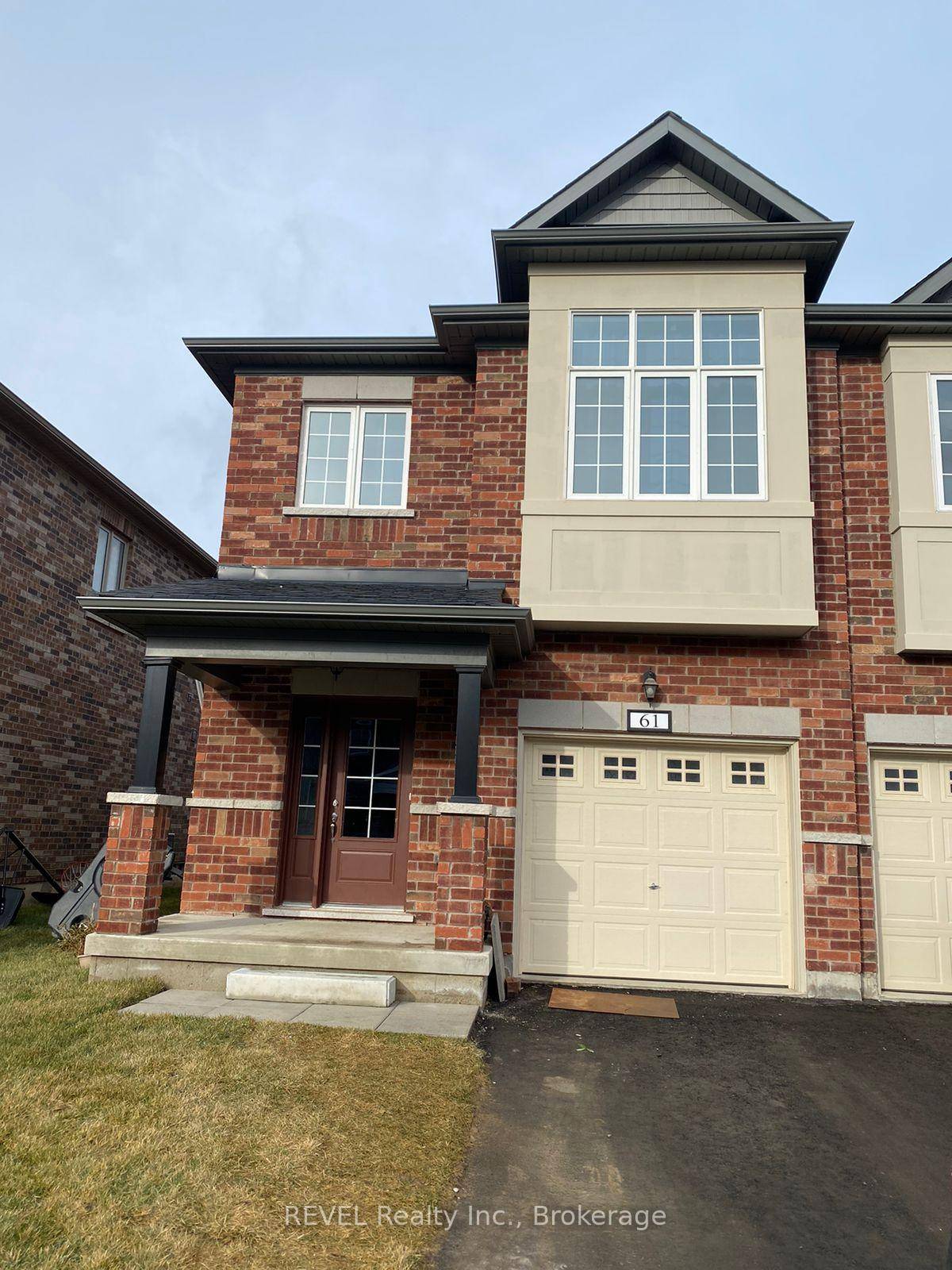 Discover comfortable family living in this elegant 3 bedroom END UNIT TOWNHOME, located in the highly desirable community of THOROLD.