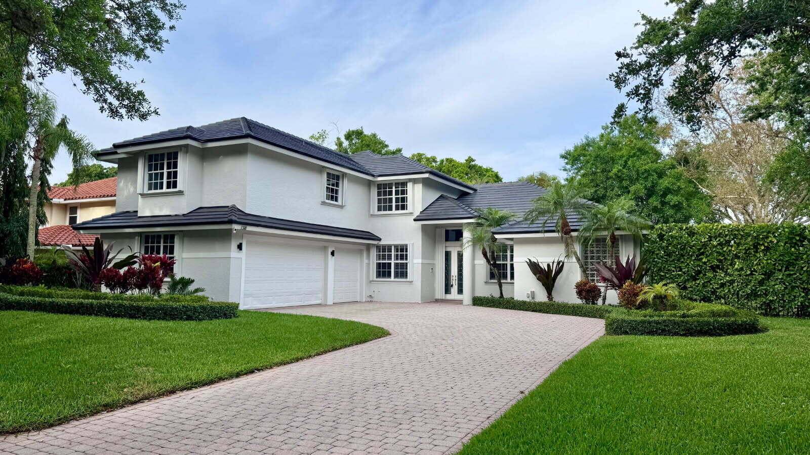 Hidden gem in North Fork gated community.