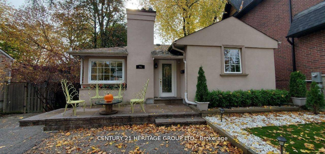 Cozy 2 bedrooms Detached House Located In The Heart Of Mill Pond Area.