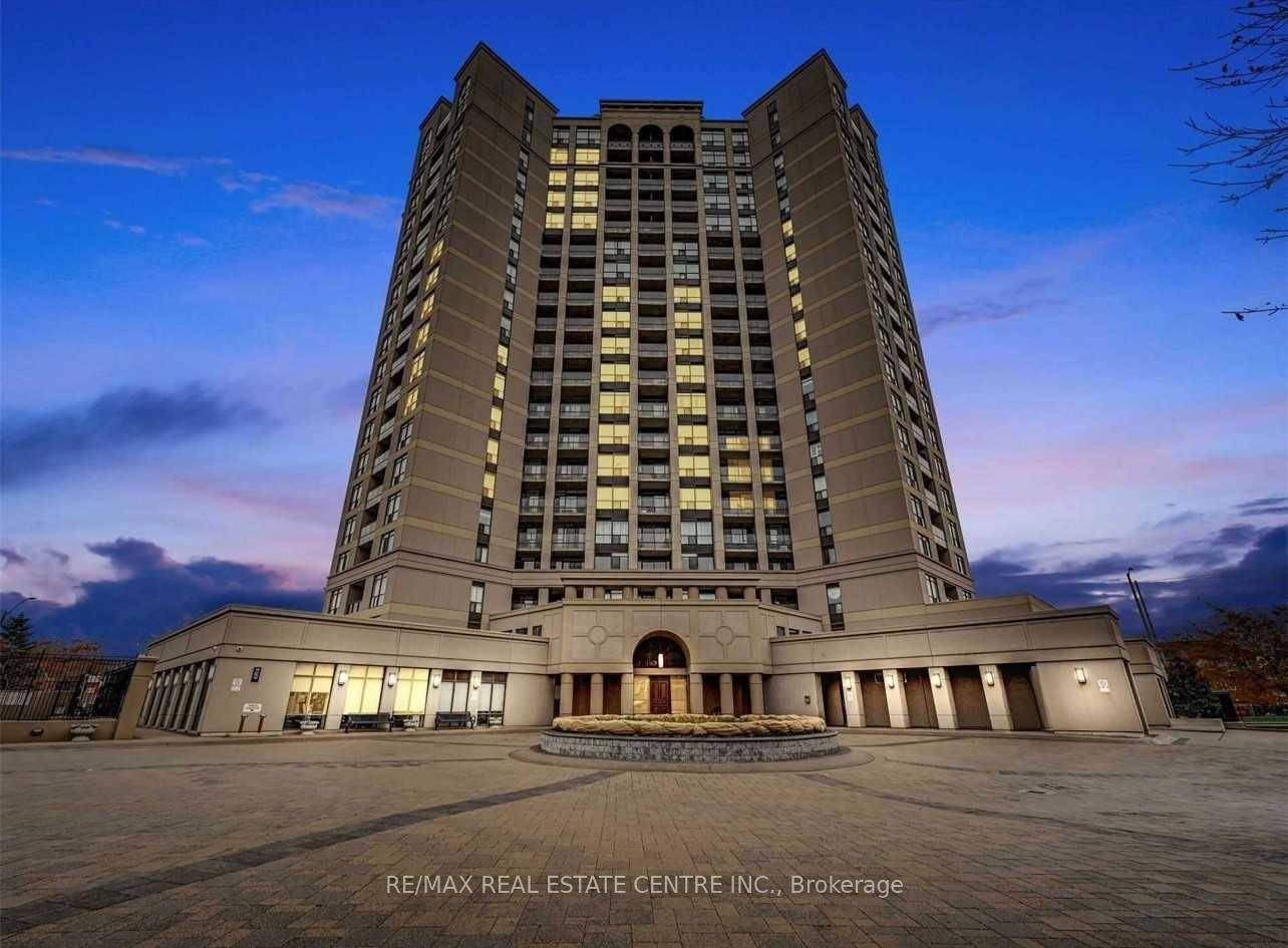 Absolutely Gorgeous, Bright amp ; Spacious Suite with Breathtaking Panoramic GTA Views !