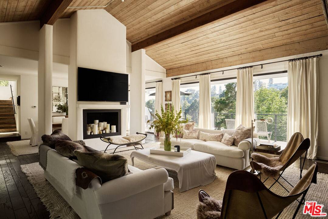 1583   Lindacrest Dr 4BR Beverly Hills Post Office | B.H.P.O. La