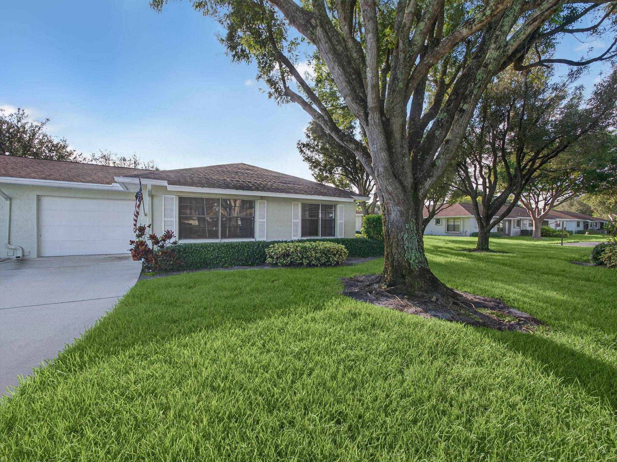 Bright 2 Bedroom, 2 Bath Villa in Bent Tree Villas East !