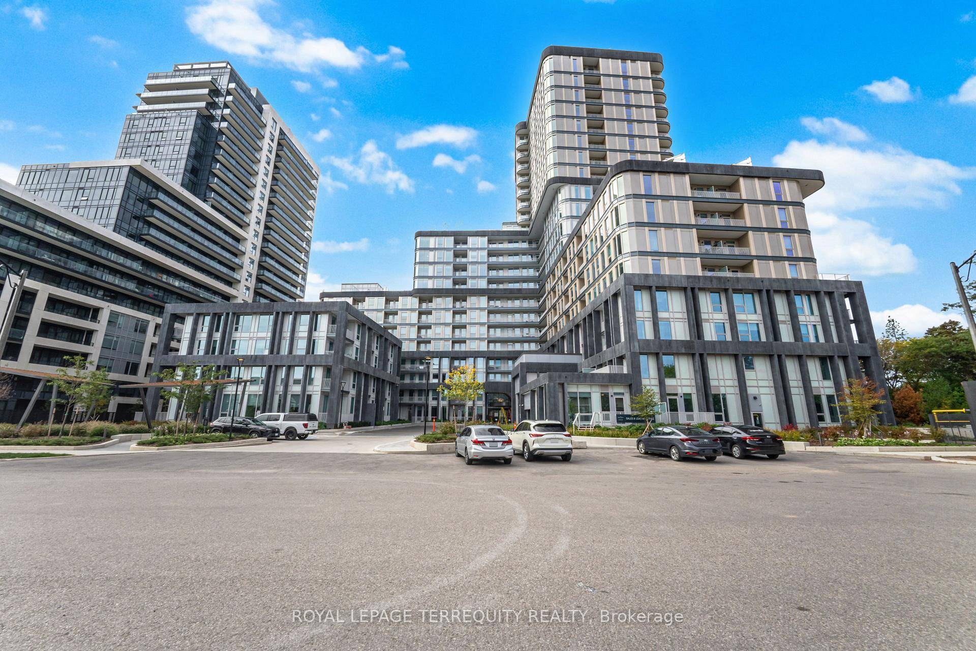 Discover luxury living in this fully furnished 1 bedroom den suite located in the stunning 20 storey Greenwich Condos by Branthaven Homes.