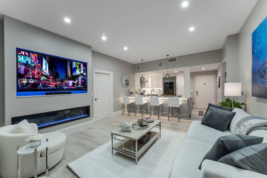 Stunning Downtown WPB Penthouse !