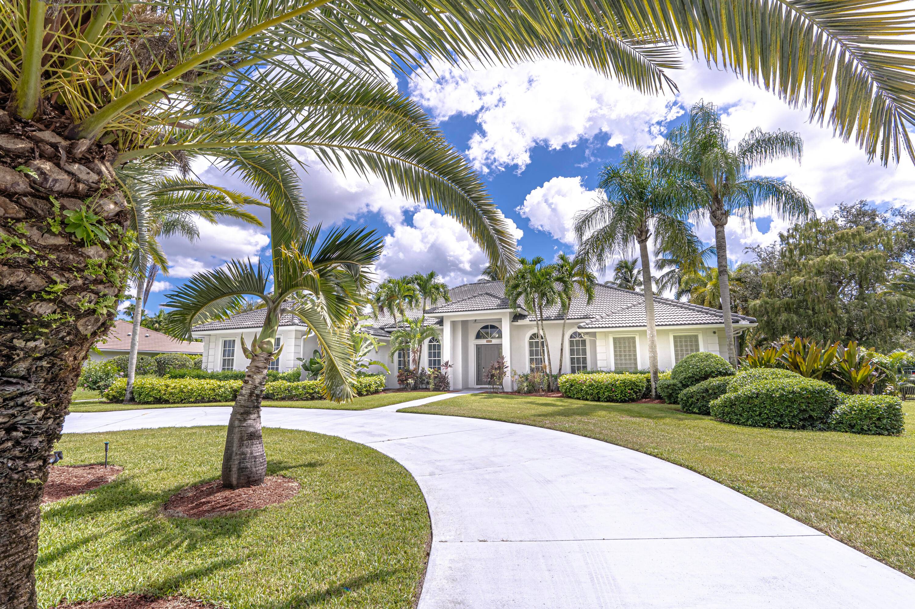 Wellington Aero Club, Immaculate 5 4 furnished turn key home, this gorgeous 5 bedroom 4 bath and 3 car garage home with heated pool sits on 1 acre of lush ...