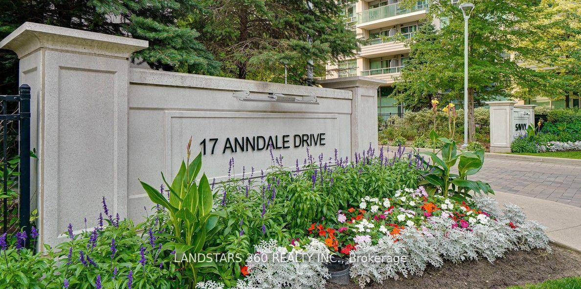 Luxurious Savvy Condo. Updated Kitchen W Granite Countertop amp ; Modern Backsplash.