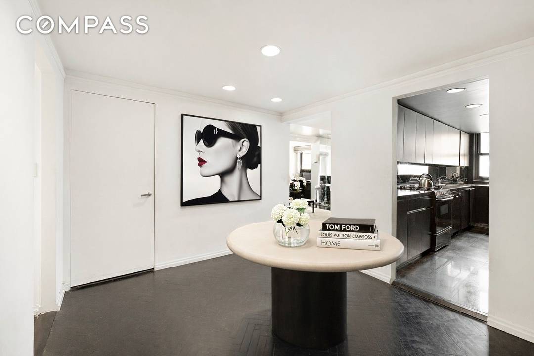 Large Prewar One Bedroom off Fifth Avenue Perfectly located on one of the Upper East Side s most desirable streets just moments from Central Park and directly across from limestone ...