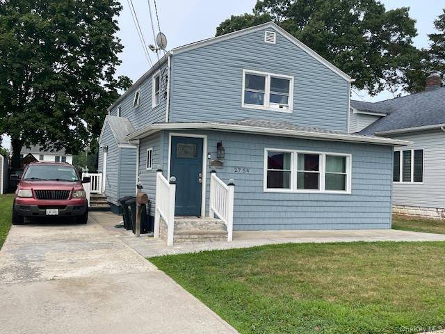 Big and beautify renovated 6 room first floor of a colonial.