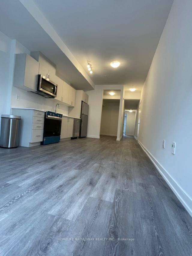 Welcome to this bright and spacious brand new townhouse, 2 bedrooms plus den and 2 full baths, 1 underground parking space and a bicycle storage spot, Stainless Steel Appliances, Laminate ...