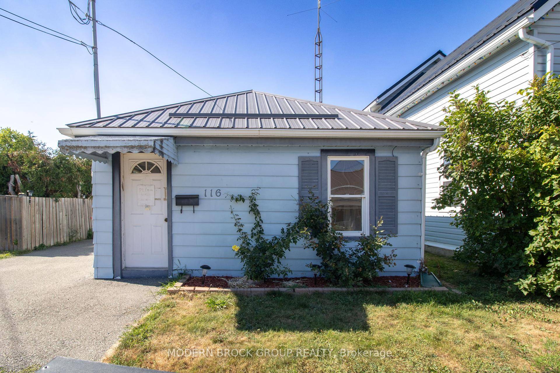 Charming and affordable, this one bedroom, one bath bungalow on a double lot is the perfect opportunity for first time buyers, downsizers, or investors looking for a low maintenance property ...