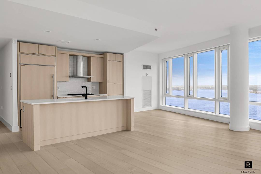 FULLY RENOVATED, EXPANSIVE TWO BEDROOM, TWO BATHROOM HOME WITH BREATHTAKING HUDSON RIVER VIEWS This high floor home was just recently fully renovated to include wide planked white oak flooring, open ...
