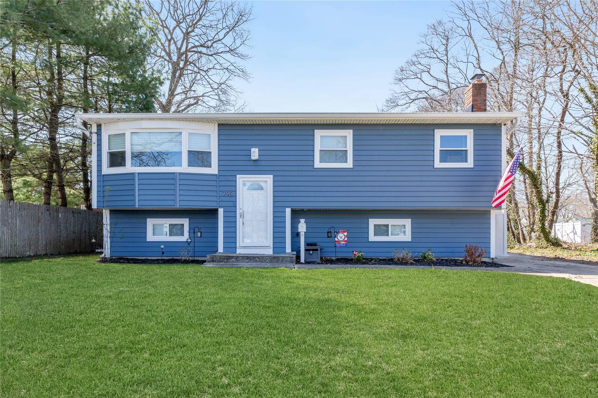 Charming and well kept High Ranch in the West Islip School District !