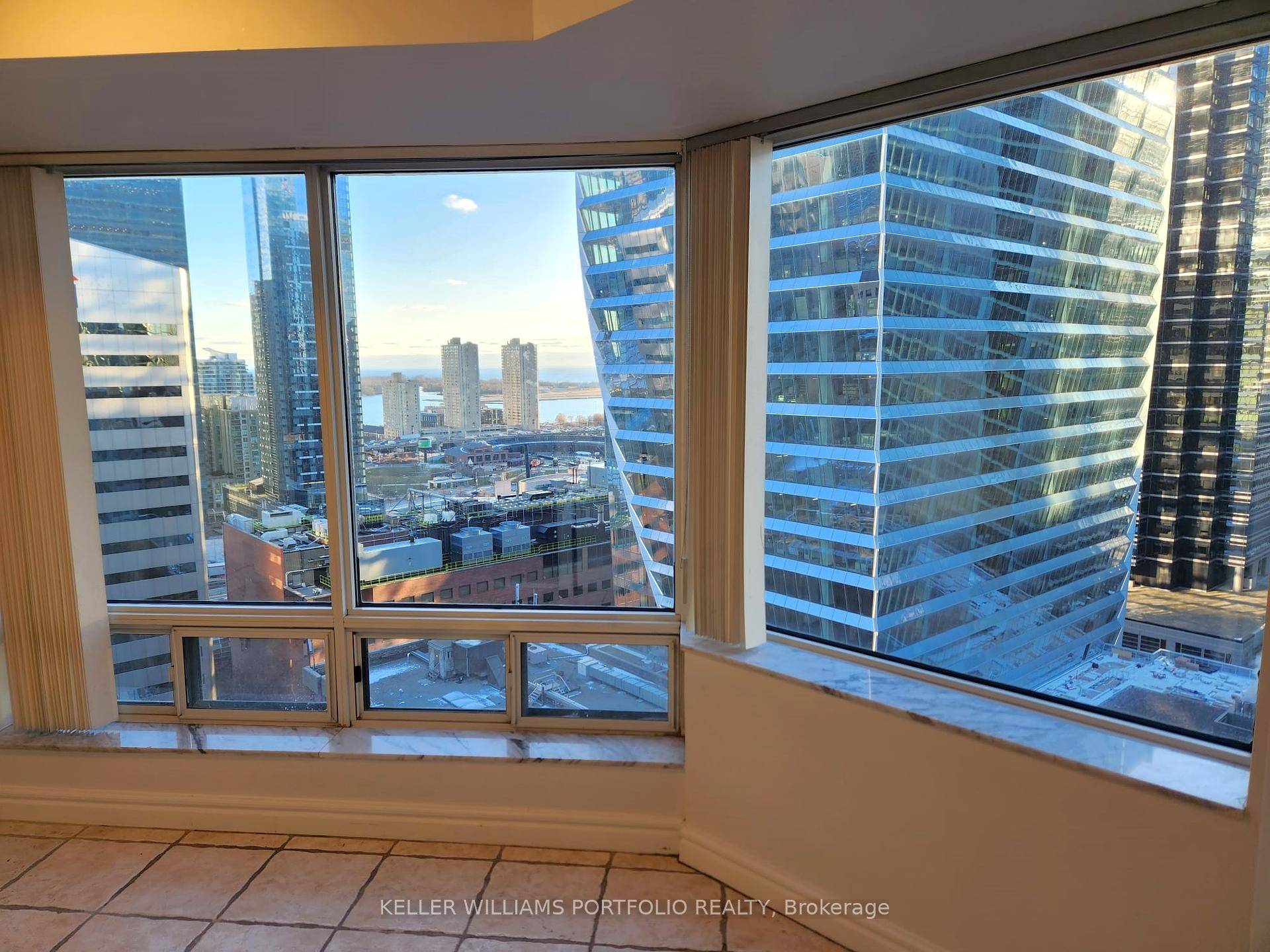 Experience Luxury Living At Empire Plaza !