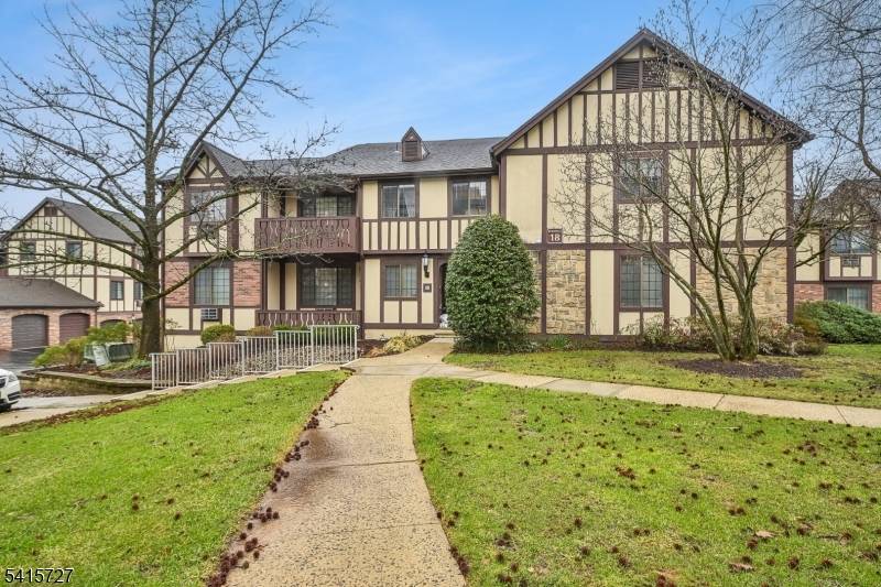 Rarely available second floor Belleville model in desirable Briarwood Coachlight featuring a brand new kitchen, renovated powder room, and peaceful private deck.