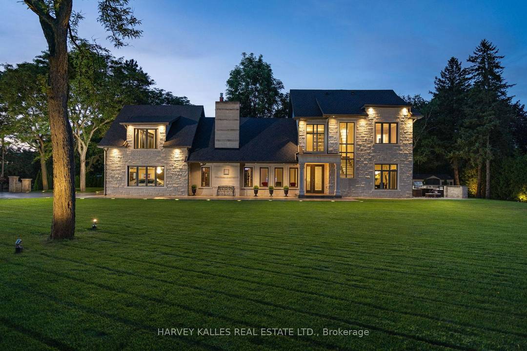 Experience Luxury Living In This Stunning, Fully Furnished Bellevue Mansion, Ideal For Families Seeking Elegance And Convenience.