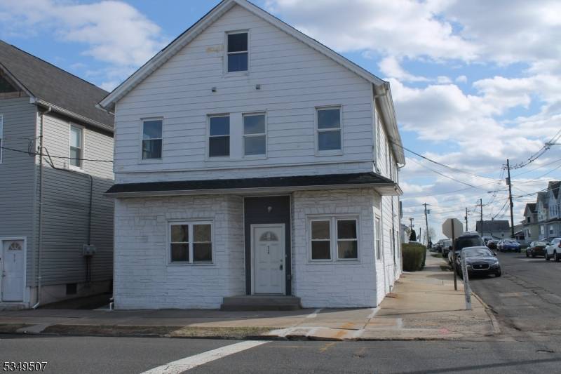 Excellent opportunity for investor or homeowner to have the rent pay the mortgage.