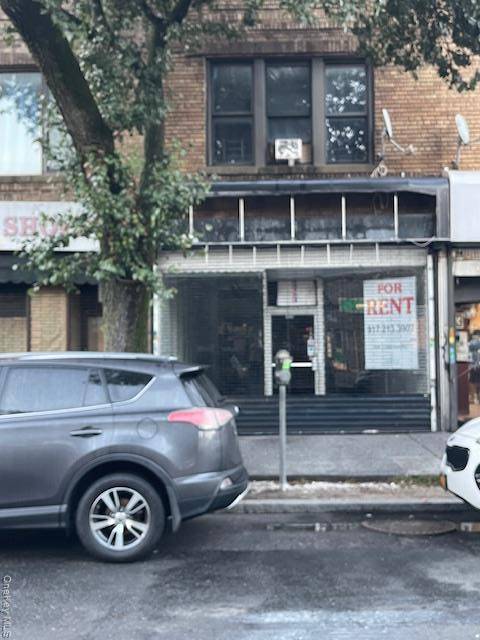 For Lease 456 S Broadway, Yonkers, NY available immediately Prime storefront retail office space available on vibrant South Broadway.