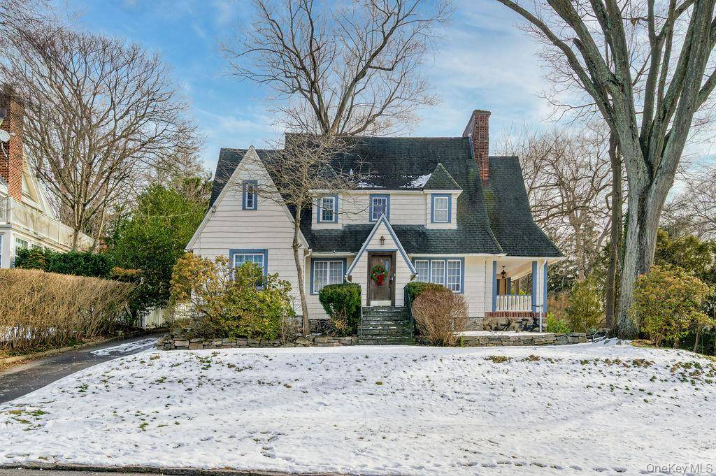 Charming tudor colonial for rent in Greenacres.