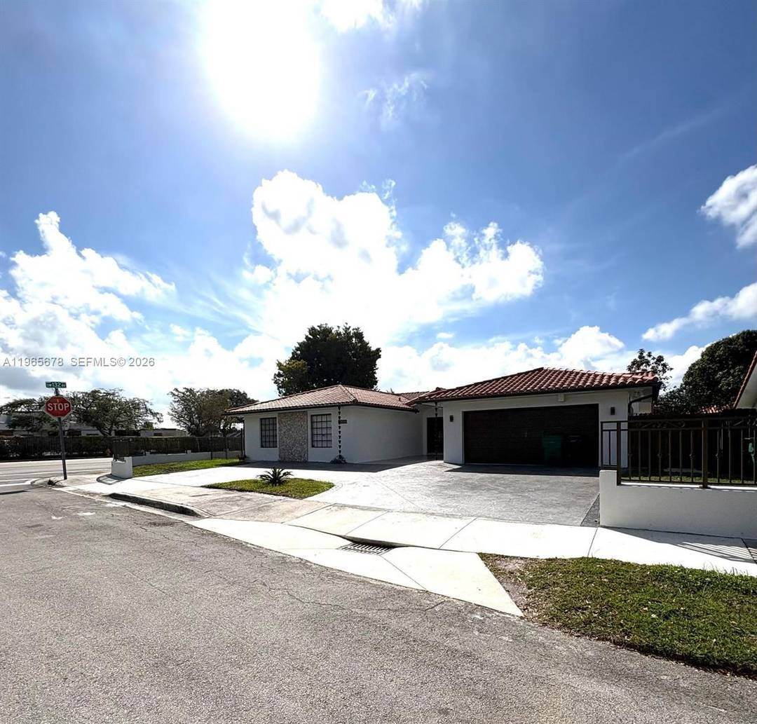 4 bedrooms 3 bathrooms with double car garage home, located in the most desirable neighborhood of Miami, near shopping center, restaurants and schools.
