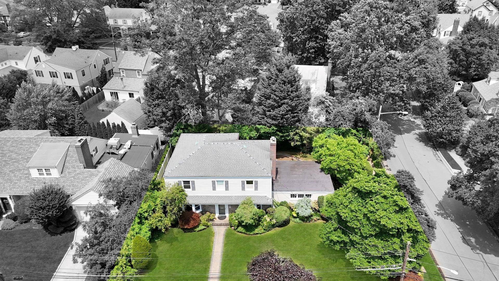 Located in the heart of Rockville Centre Village, and within the prestigious Rockville Centre School District, this magnificent expanded Colonial offers 2, 432 square feet of luxurious living space on ...