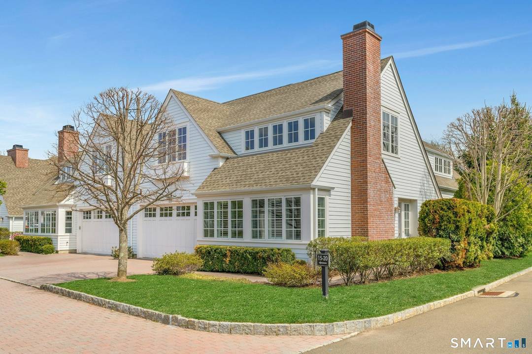 This highly desirable corner Norwood unit, with a newly redone private patio and secluded backyard is located in a great spot in the Kensett community.