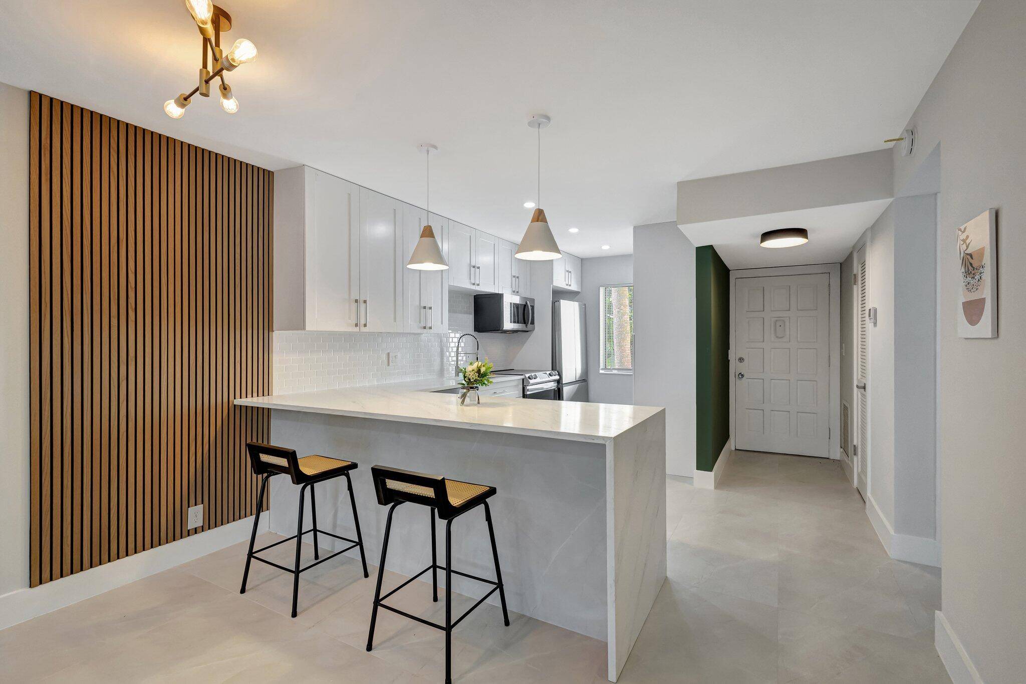 TOTALLY RENOVATED 2 BR 2BA WITH OPEN CONCEPT !