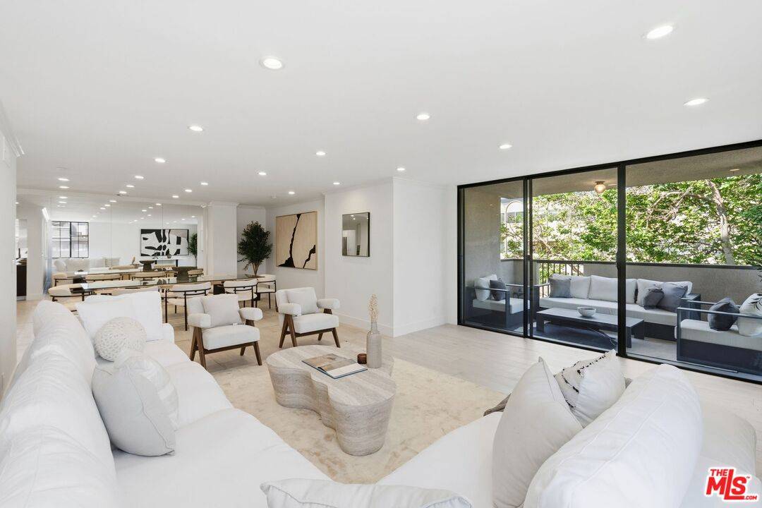 150  N Almont Dr 2BR Beverly Grove La