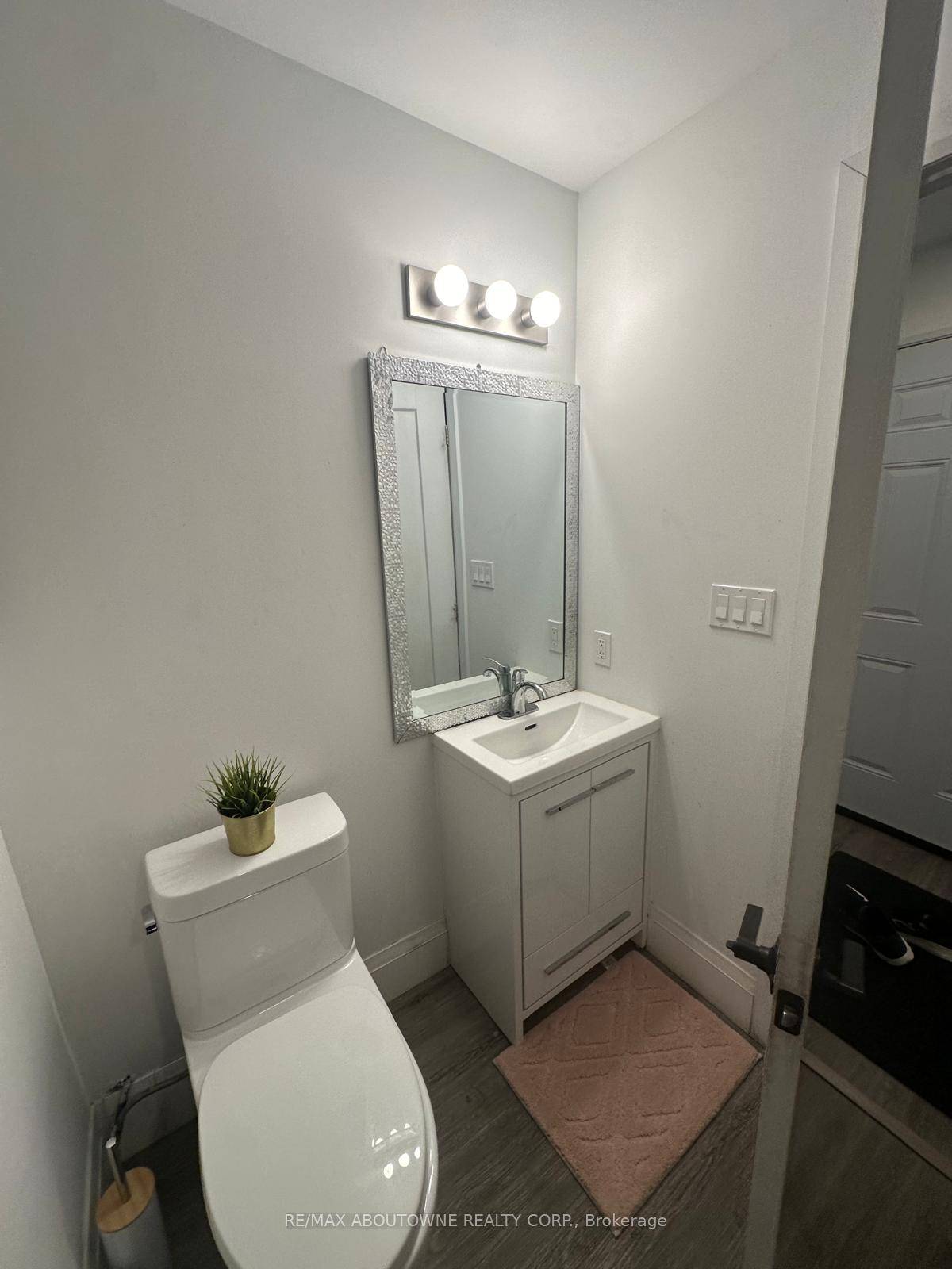Attention Investors Turn Key 9 Unit Property Multiplex !